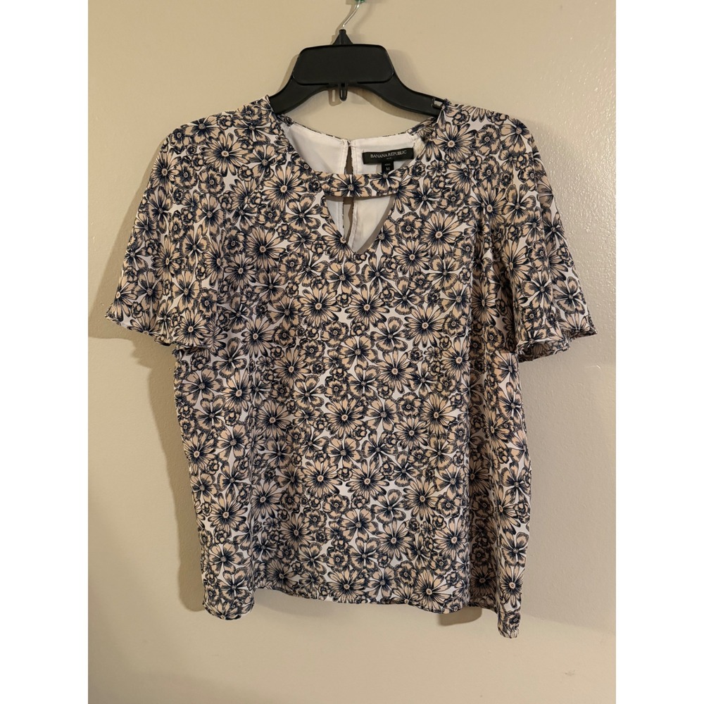 Banana Republic Petite Floral Print Keyhole Neck‎ Flutter Sleeve Top